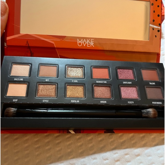Makeover power stay uptown bae eyeshadow palette - Picture 3 of 3